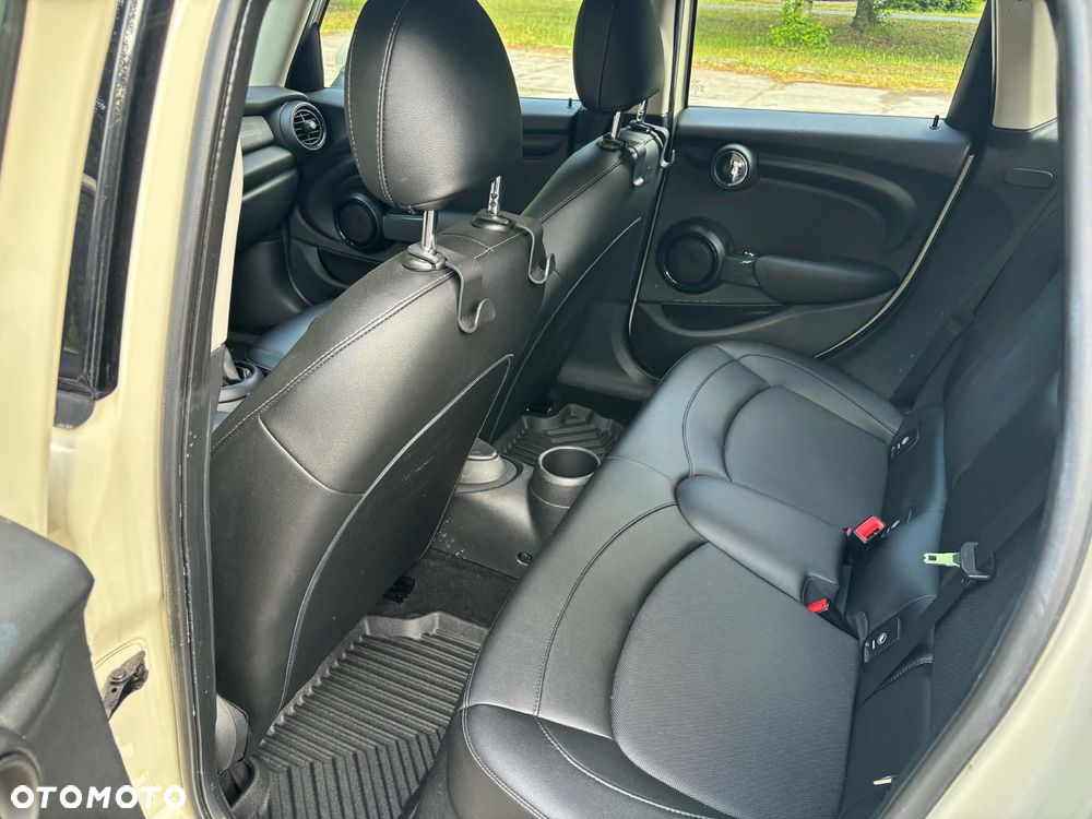 MINI Cooper Seven Chili - 17