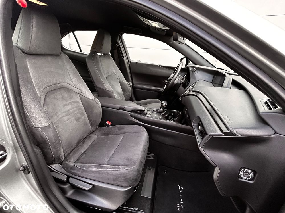 Lexus UX 250h Elegance 2WD - 27