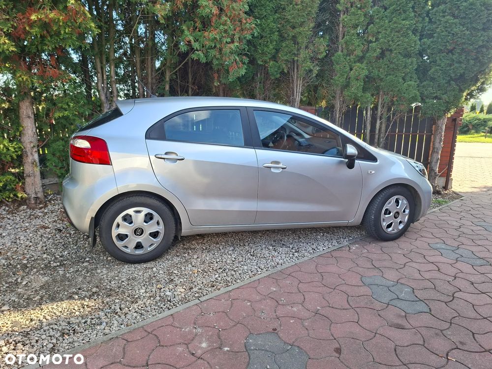 Kia Rio - 8