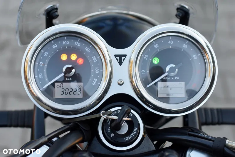 Triumph Bonneville - 37