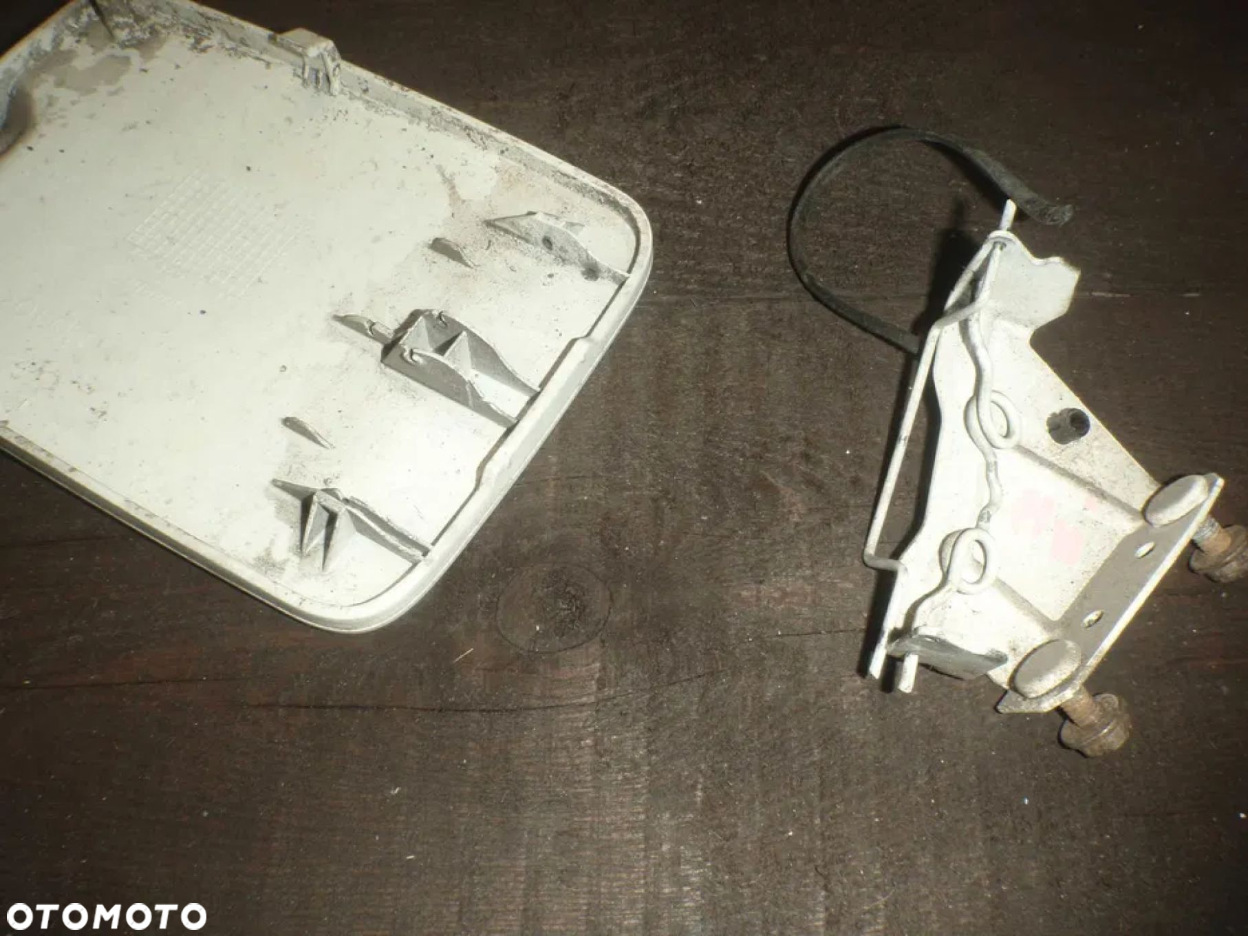 zawias drut pręcik z klapka wlewu paliwa fiat panda II - 2