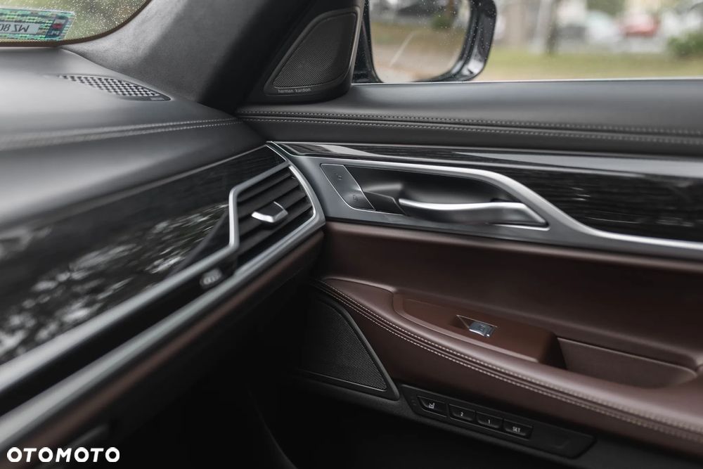 BMW Seria 7 750i xDrive - 24