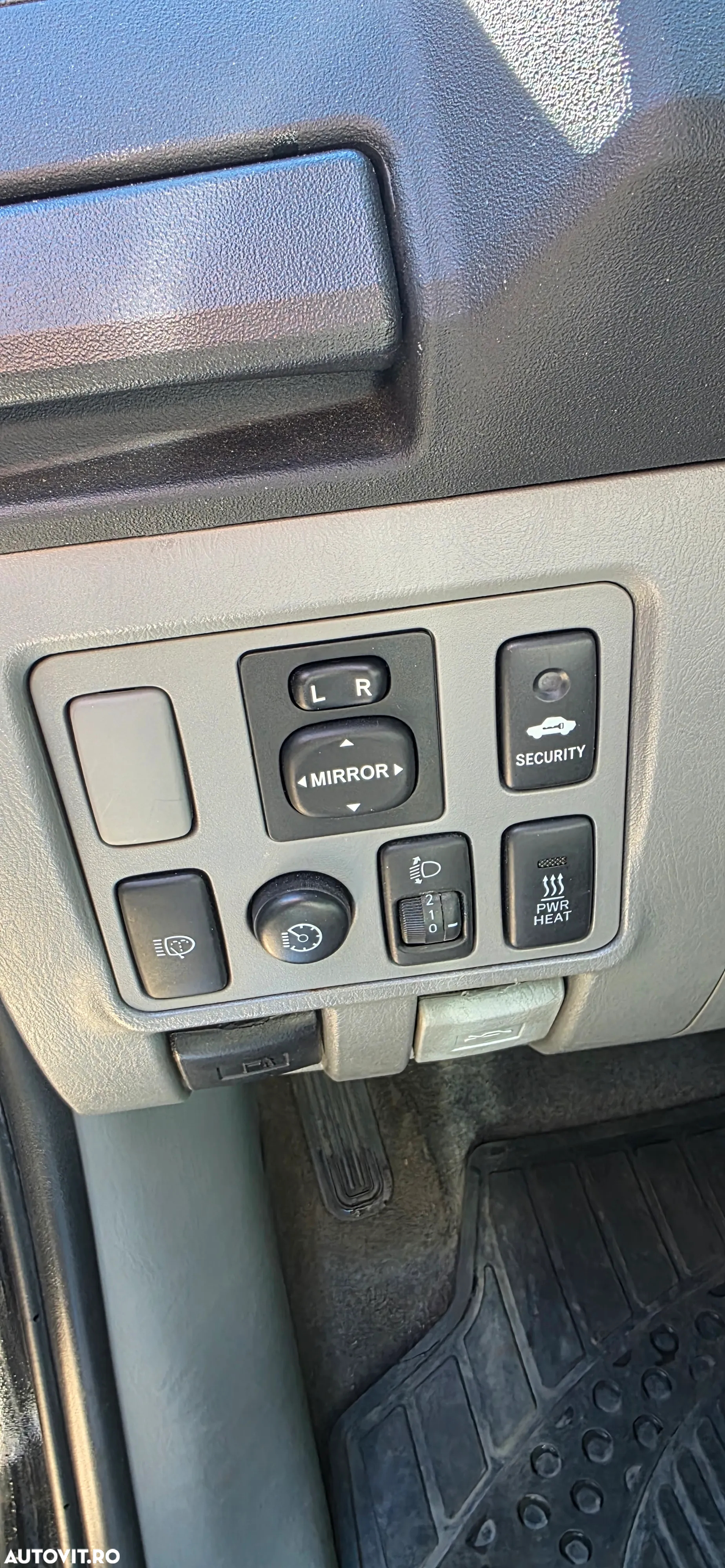 Toyota Hilux 4x4 Cabina Dubla Style+ Aut. - 13
