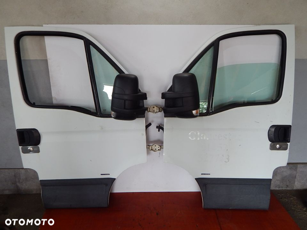 drzwi lewy prawy przód IVECO Daily 99-14 białe  Łuków części