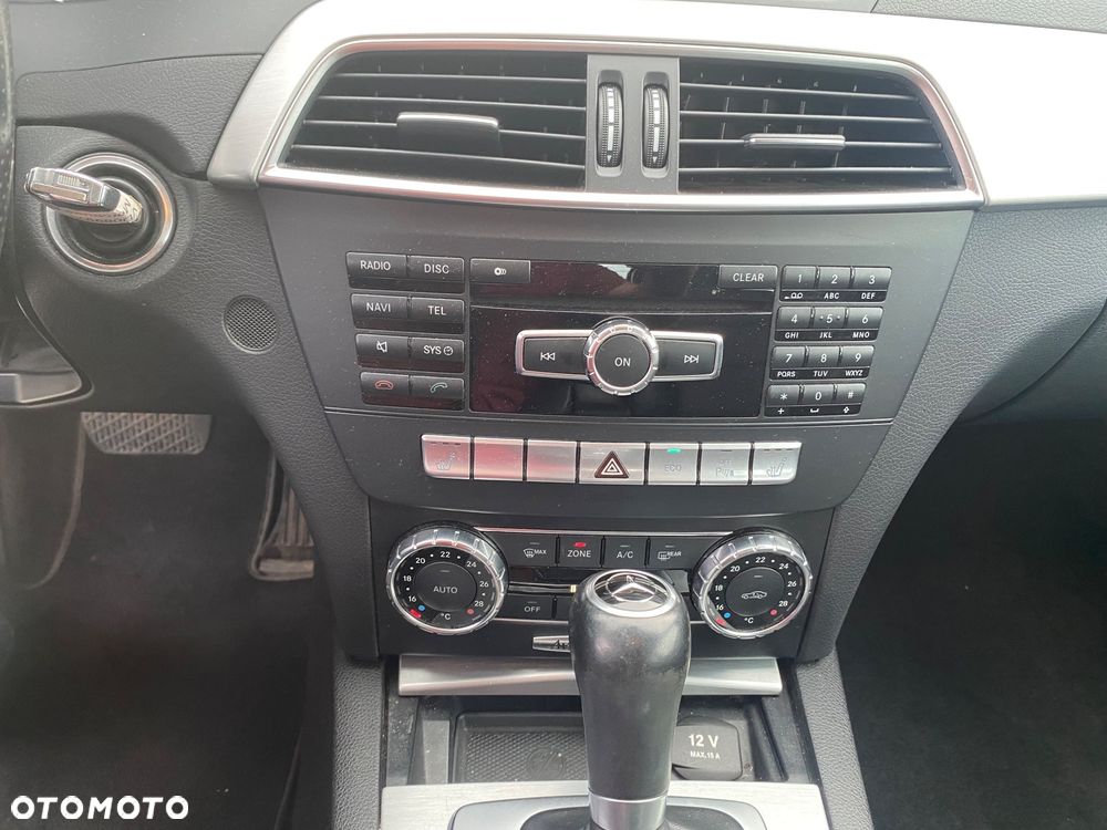 Mercedes-Benz Klasa C 180 CGI Automatik BlueEFFICIENCY Avantgarde - 34