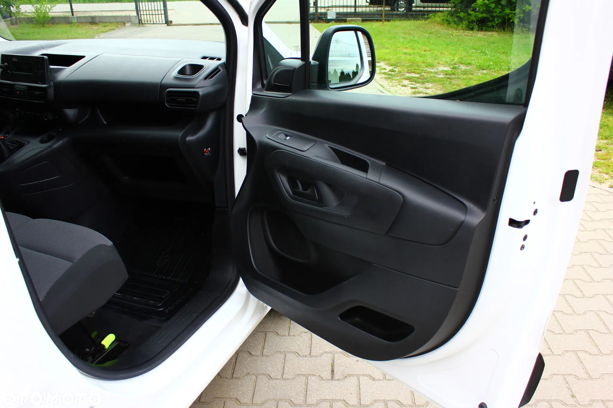 Toyota Proace City 1.5D-4D 102KM LONG L2  3 Osobowy Blaszak - 35