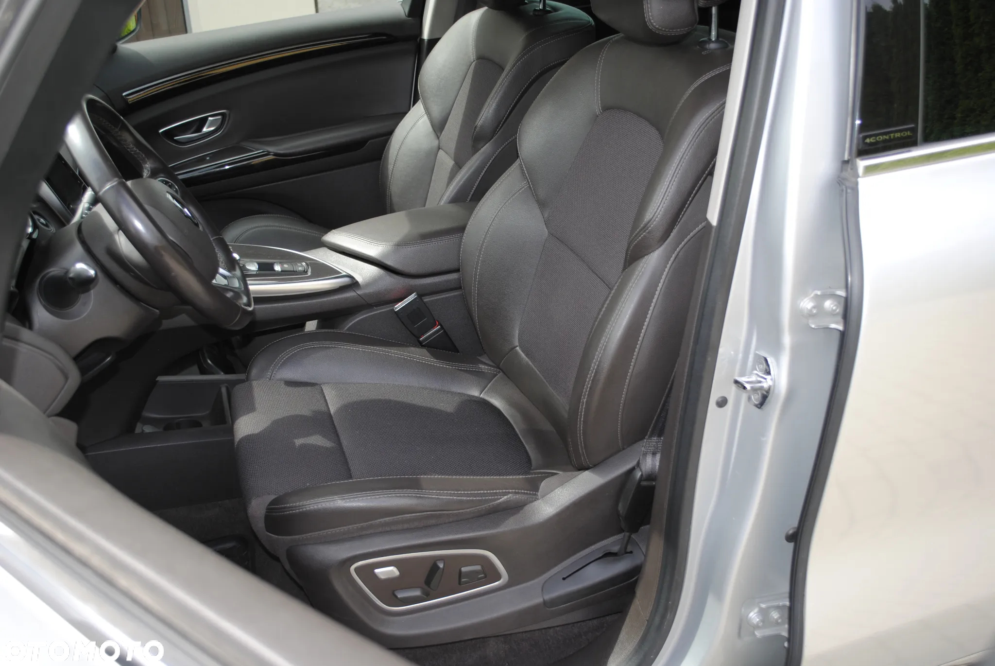 Renault Espace 1.6 dCi Energy Initiale Paris EDC 7os - 12