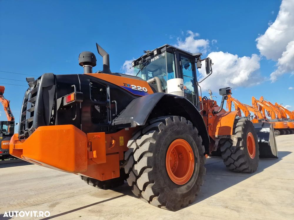 Hitachi ZW220, 2.140h, 8.833 km, CUPLA RAPIDA, CUPA 3,5mc, Masa operationala 20t, Anvelope Goodyear profil L5 90% ok, Gresare automata, VIRARE JOYSTICK, consum mediu 14,6l/h, an fabr 2020, camera spate, ridica la 4,2m,  CA NOU-PROMOTIE 119.900 EUR+Tva - 3