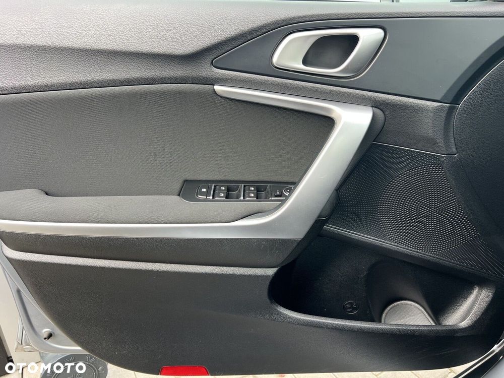 Kia Ceed - 10