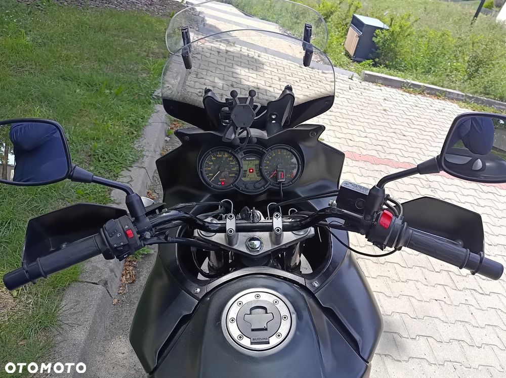 Suzuki V-STROM - 10