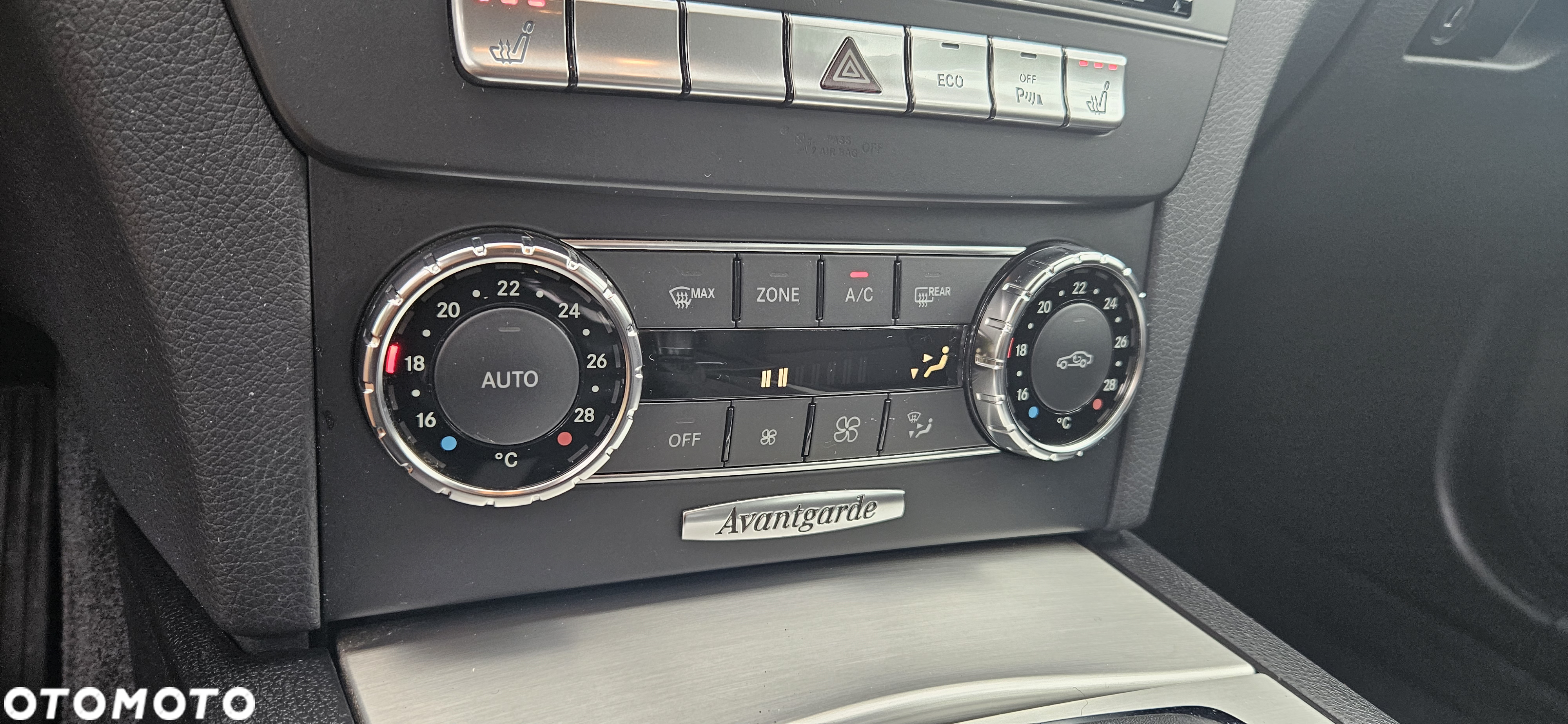 Mercedes-Benz Klasa C 180 T CGI Automatik BlueEFFICIENCY Avantgarde - 34