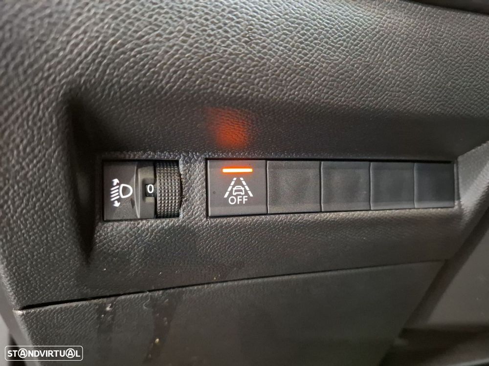 Peugeot 2008 1.5 BlueHDi Allure - 24