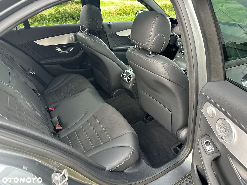Mercedes-Benz Klasa C 200 4Matic 9G-TRONIC AMG Line - 15