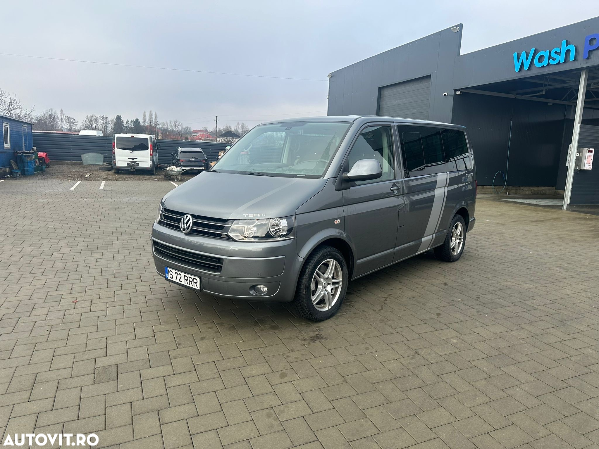 Volkswagen Multivan - 2