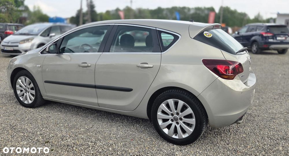 Opel Astra 1.6 T Cosmo - 9
