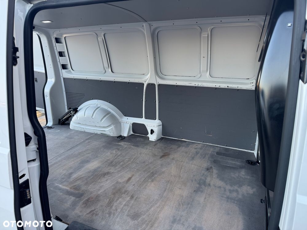 Volkswagen Transporter - 9