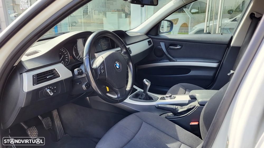 BMW 318 d Sport Line - 4