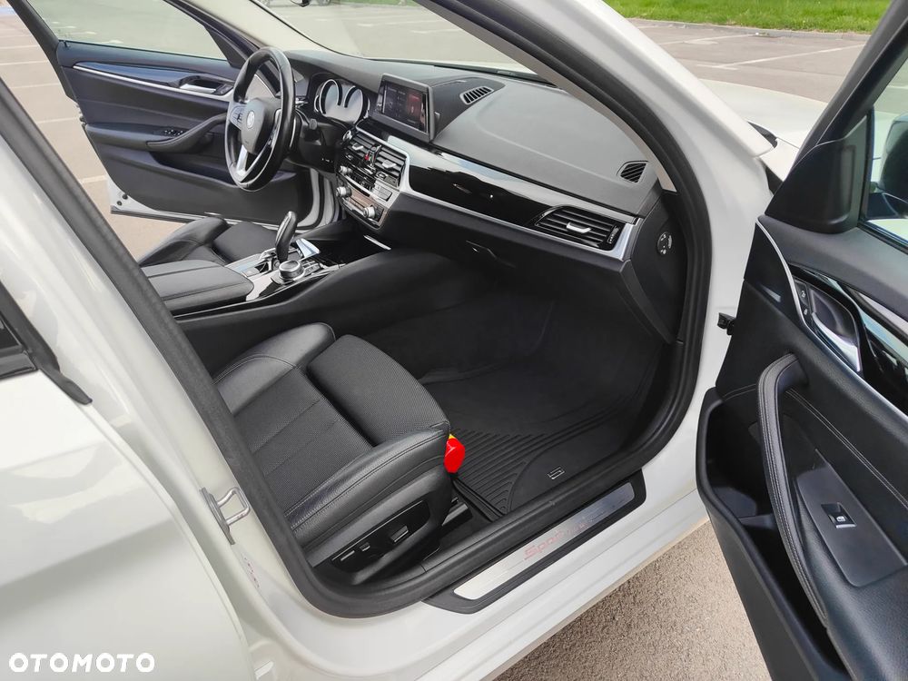 BMW Seria 5 518d M Sport sport - 12