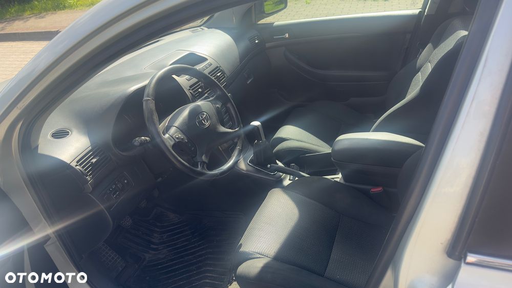Toyota Avensis 1.8 VVT-i Sol - 10
