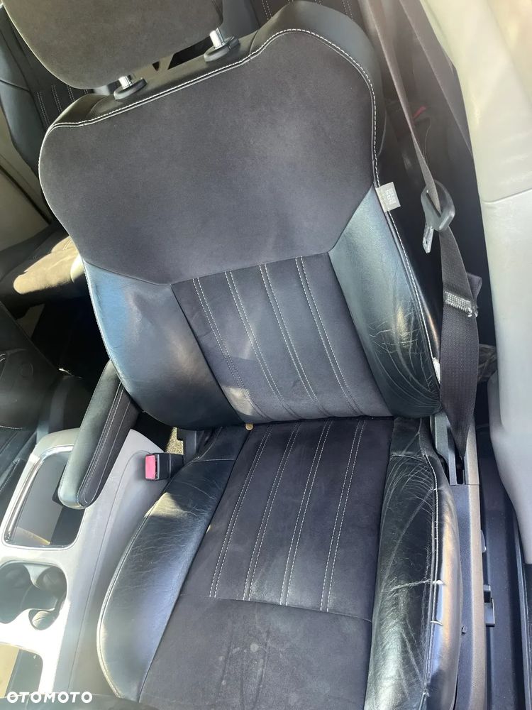 Chrysler Town & Country - 14