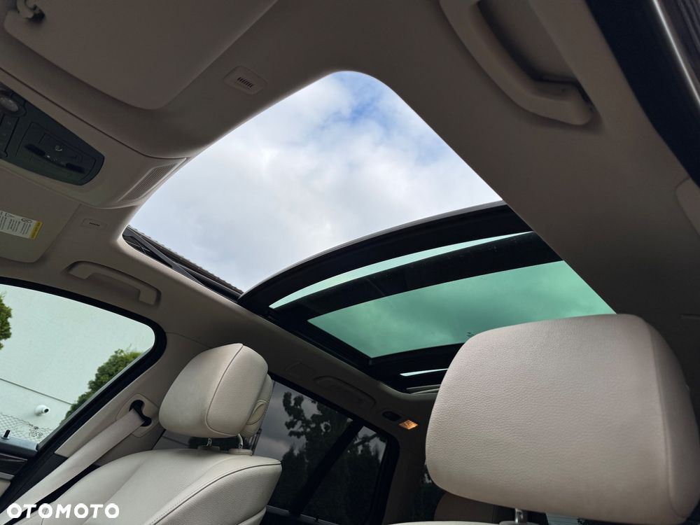 BMW Seria 5 525d Sport-Aut Luxury Line - 23