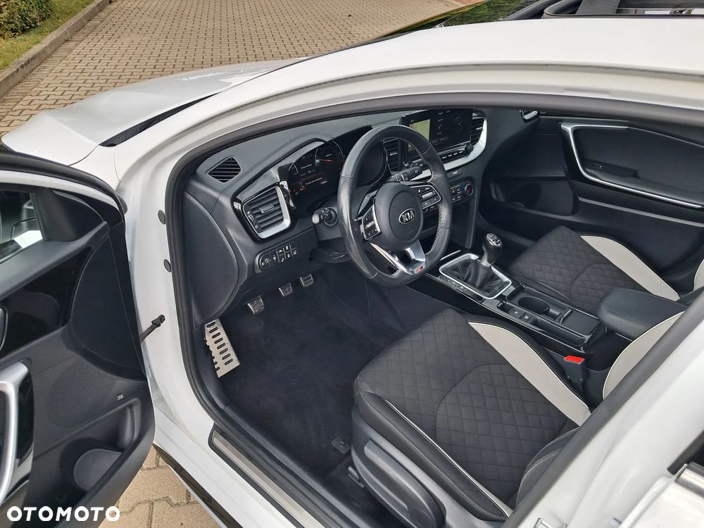 Kia ProCeed 1.4 T-GDI GT Line - 17