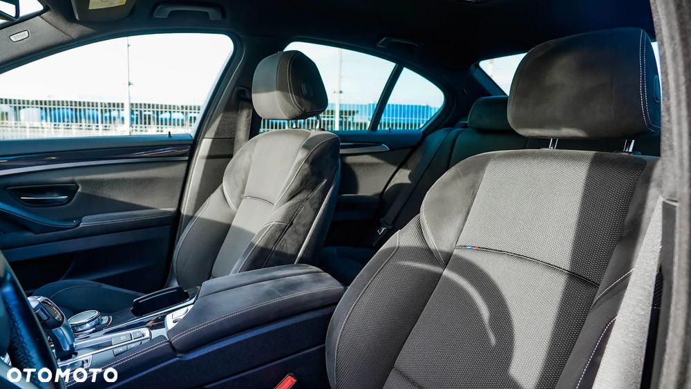 BMW Seria 5 520d xDrive - 13