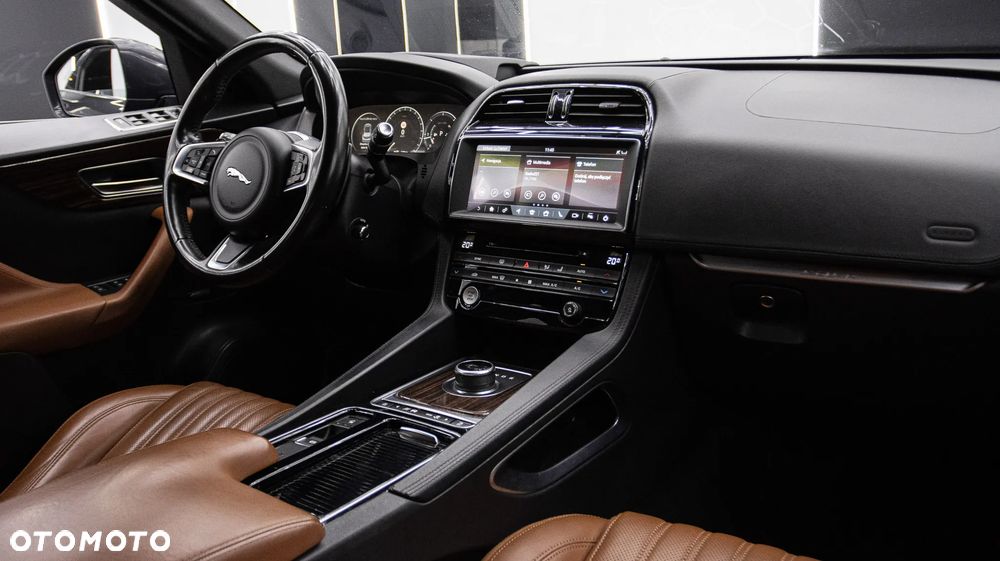 Jaguar F-Pace - 21