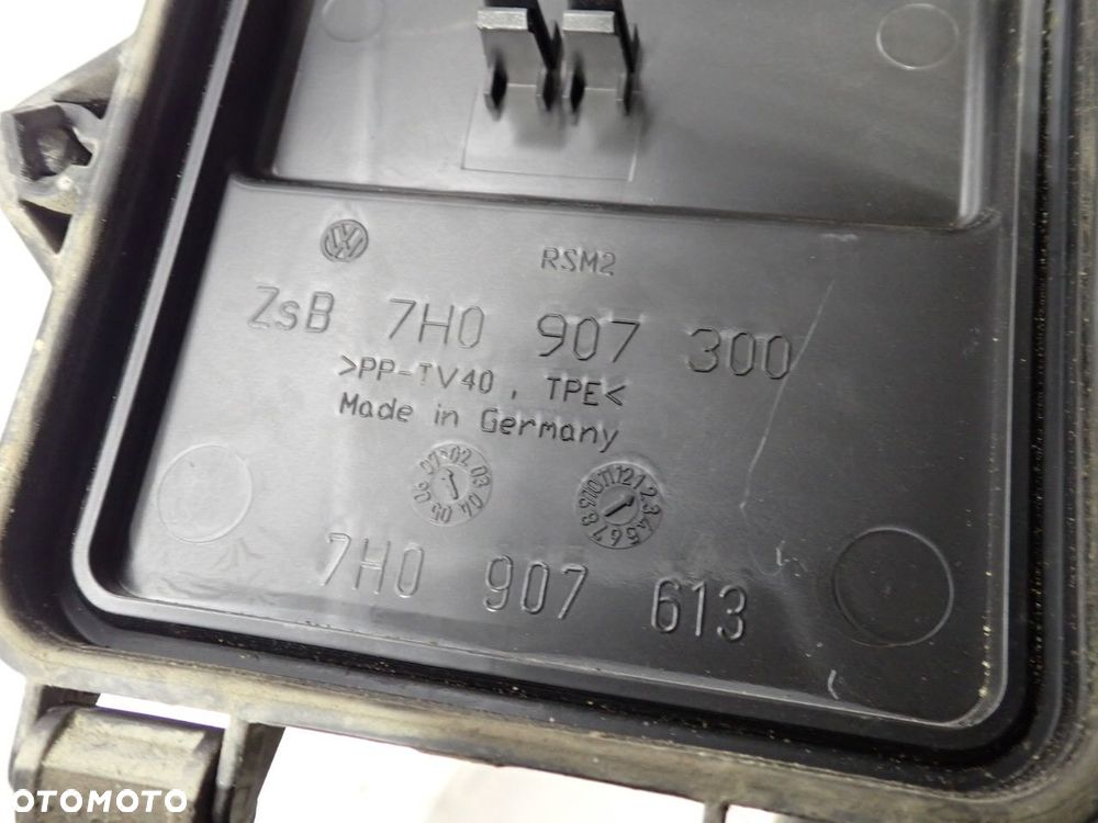 OBUDOWA SKRZYNKI BEZPIECZNIKÓW VOLKSWAGEN T5 7H0907300  7H0907613  7H0907299 - 7