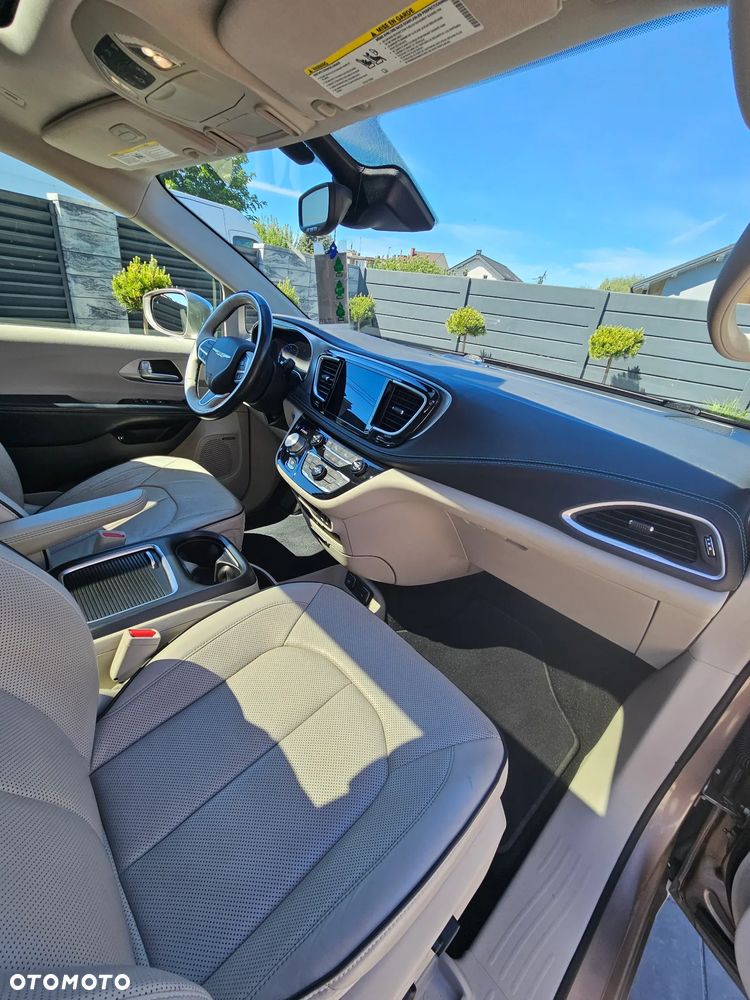 Chrysler Pacifica - 16