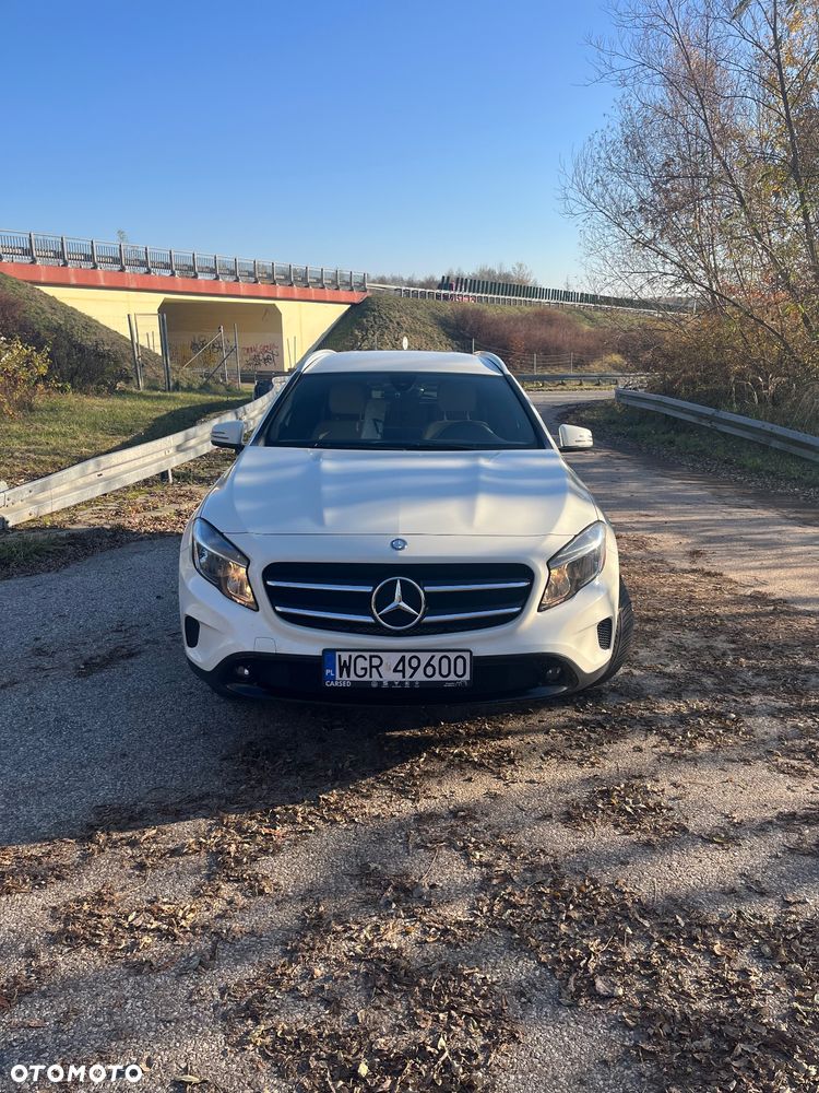Mercedes-Benz GLA - 4