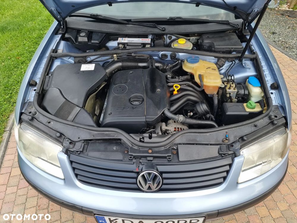 Volkswagen Passat 1.8 Comfortline - 4