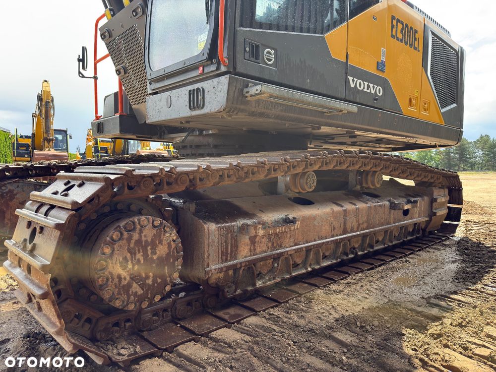 Volvo EC 300 EL - 11