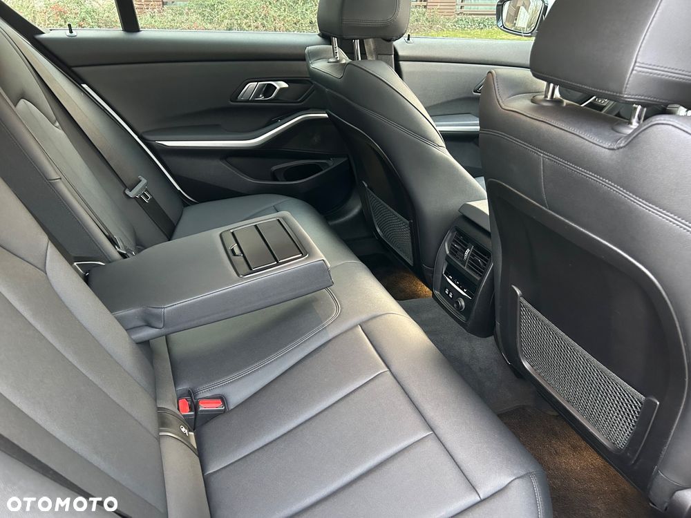 BMW Seria 3 330i M Sport sport - 6
