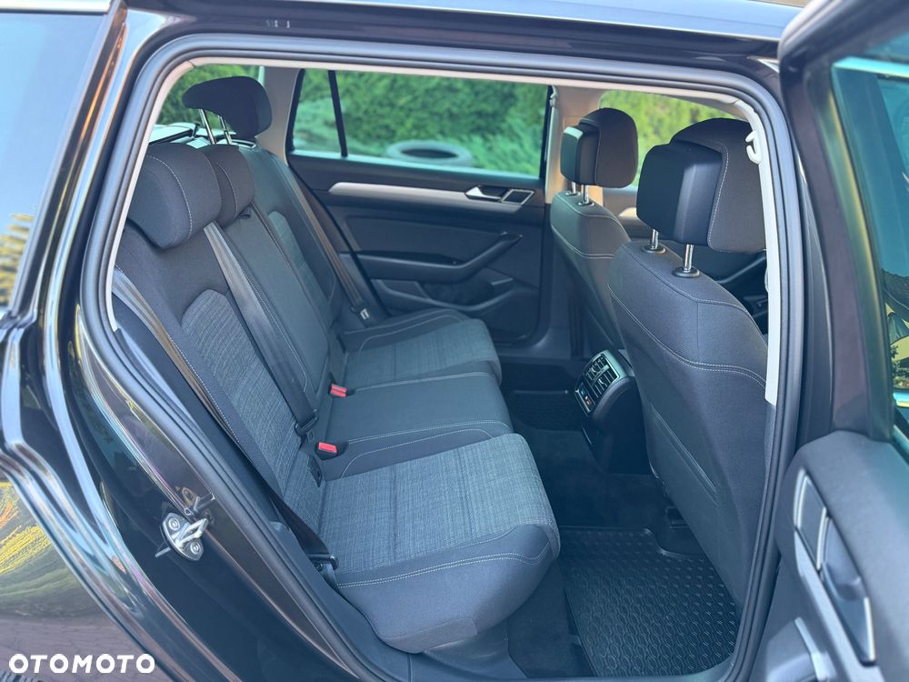 Volkswagen Passat 2.0 TDI SCR DSG Business - 18