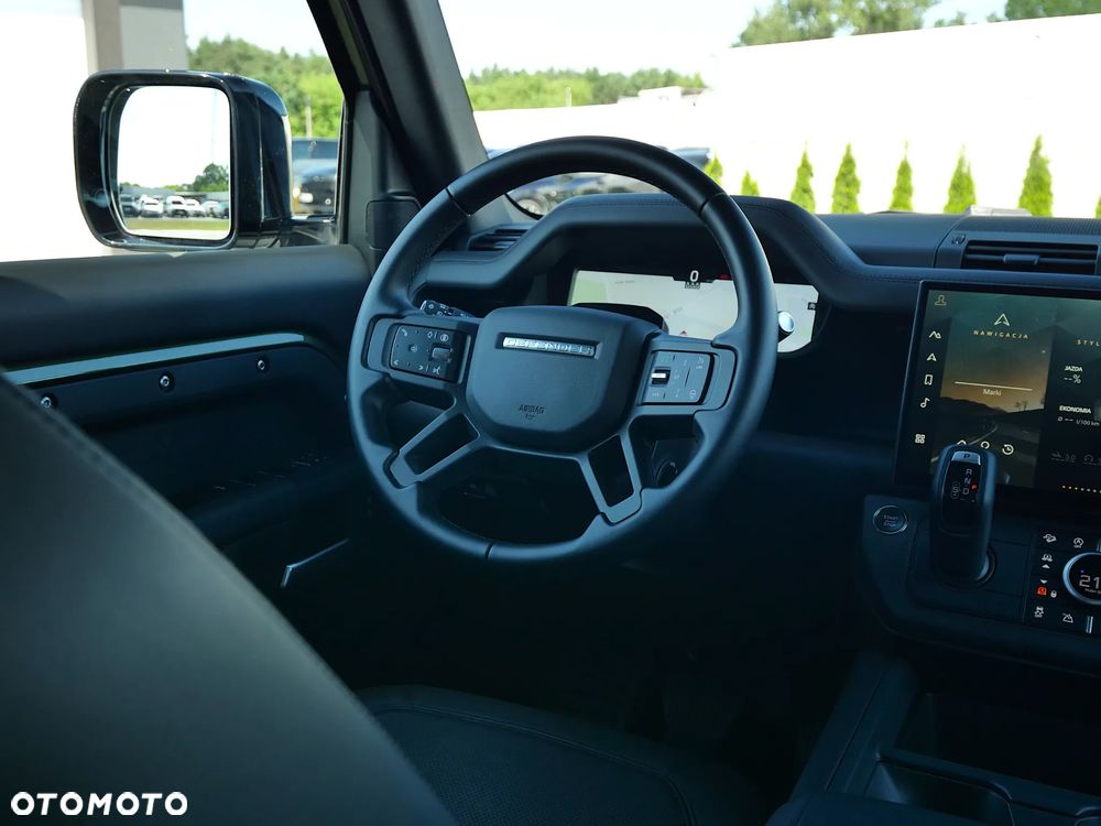 Land Rover Defender - 34