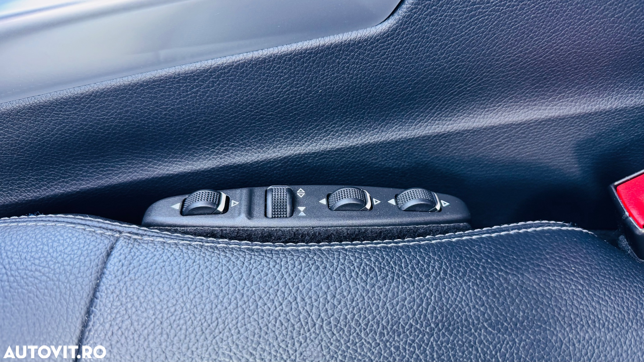 Mercedes-Benz E 220 T CDI DPF BlueEFFICIENCY 7G-TRONIC Avantgarde - 23