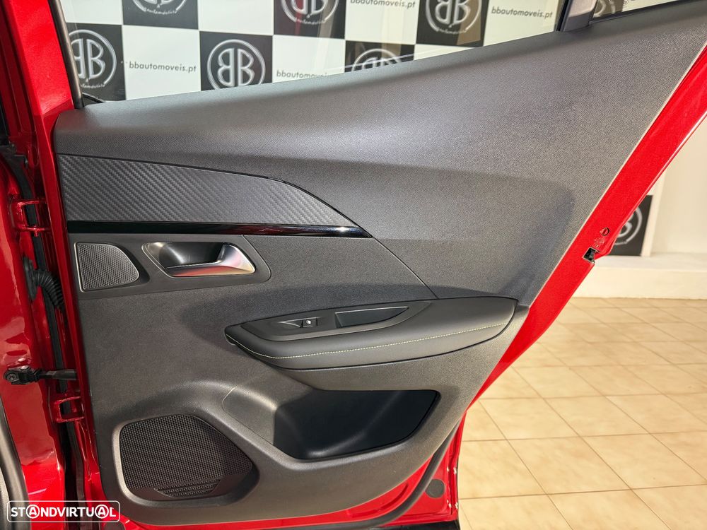 Peugeot 2008 1.2 PureTech GT Line EAT8 - 29