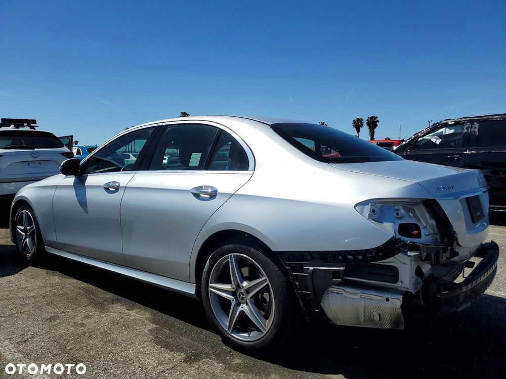 Mercedes-Benz Klasa E 300 9G-TRONIC AMG Line - 2