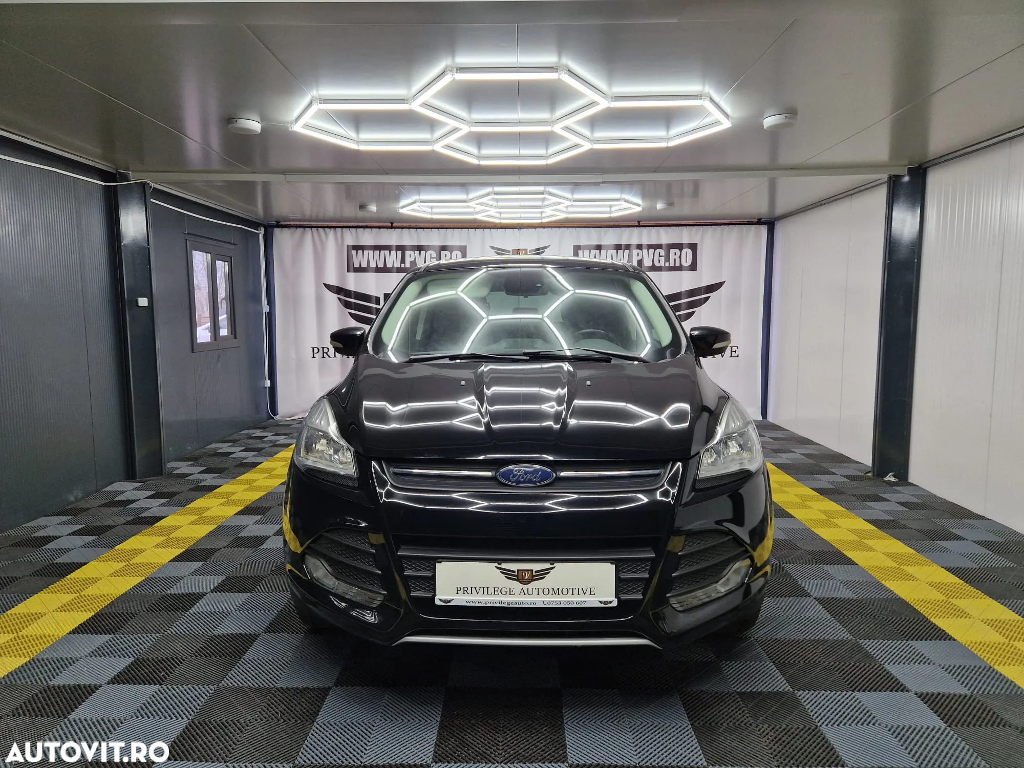 Ford Kuga 2.0 TDCi 4x4 Aut. Trend - 2