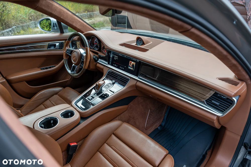 Porsche Panamera 4S Sport Turismo - 28