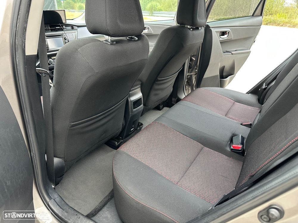 Toyota Auris Touring Sports 1.4 D-4D Com+P.Sport - 10