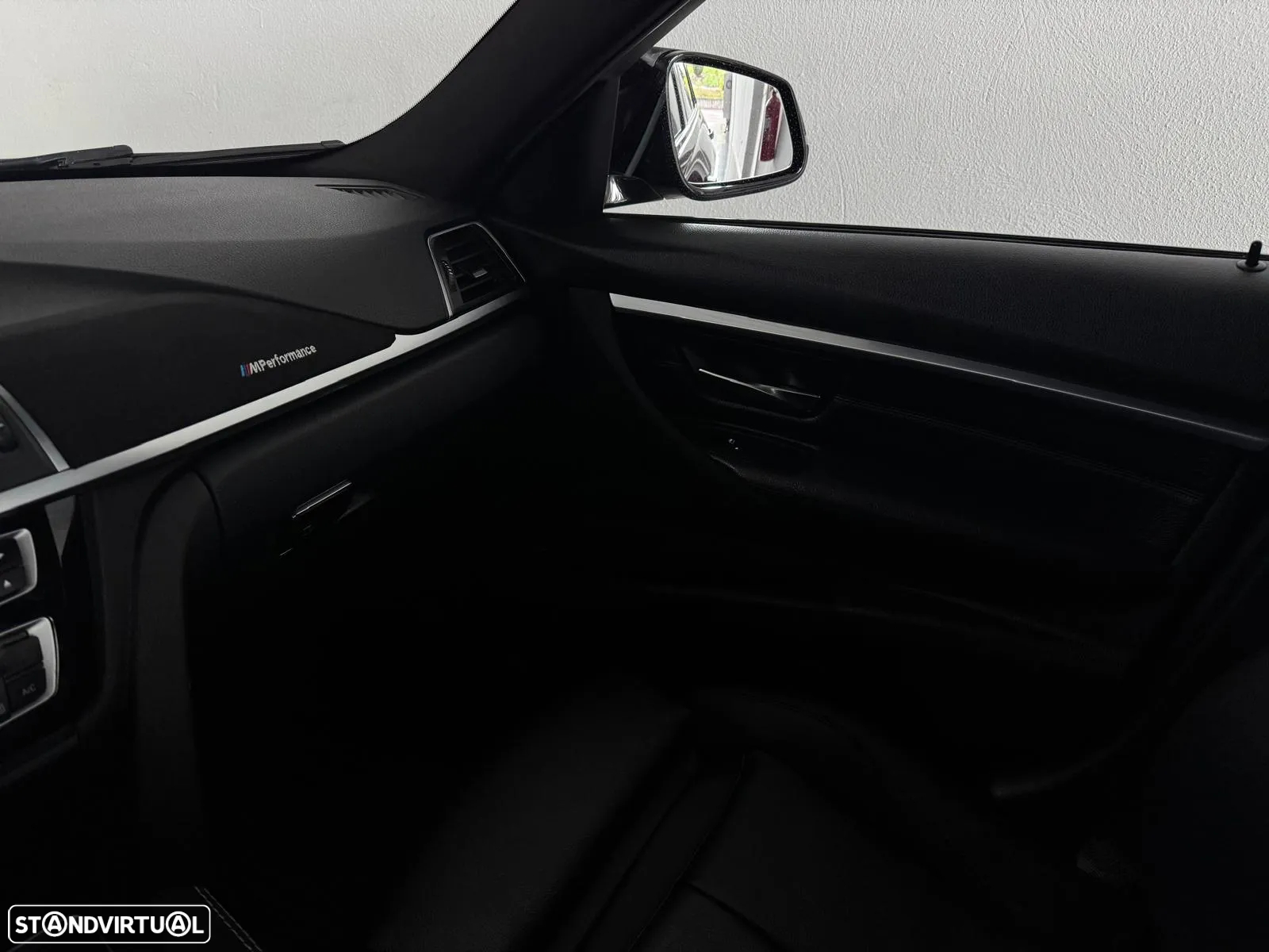 BMW 320 i Pack M Auto - 32