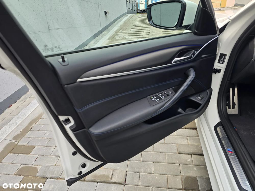 BMW Seria 5 520d M Sport Edition - 8