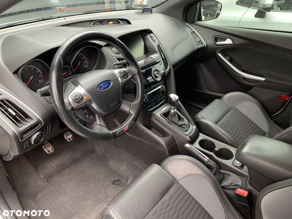 Ford Focus 2.0 EcoBoost ST - 9