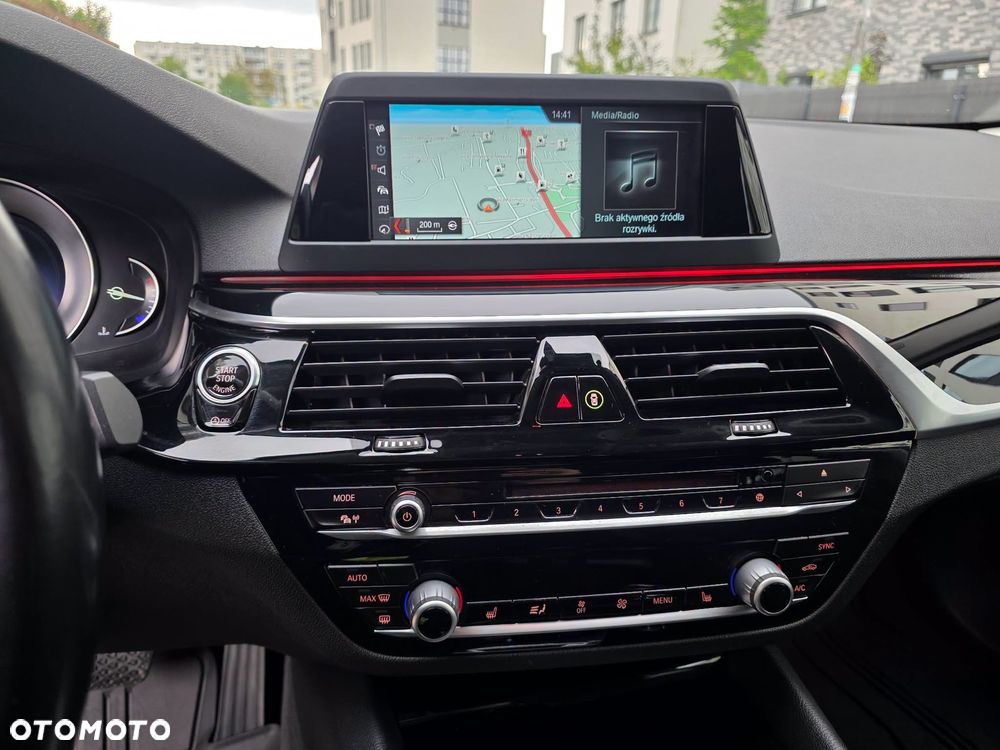BMW Seria 5 520d xDrive - 16