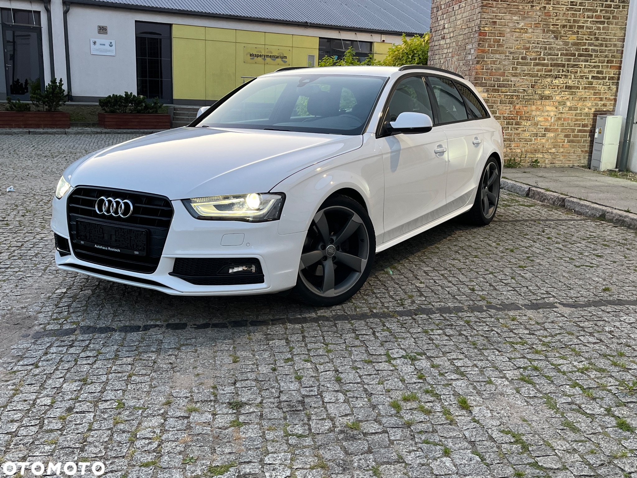 Audi A4 Avant 2.0 TDI DPF clean diesel S line Sportpaket - 10