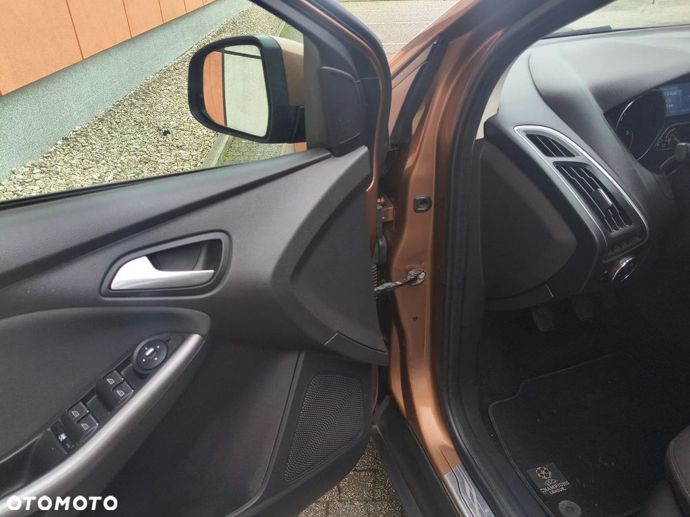 Ford Focus 1.6 TDCi DPF Champions Edition - 17