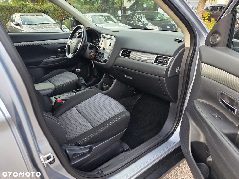 Mitsubishi Outlander - 16