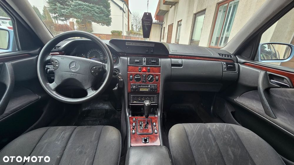 Mercedes-Benz Klasa E - 6